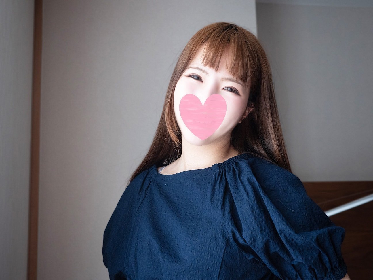 【无修正】「我可真中了你」，非常高兴的清纯姐姐♡」其实连大叔的脏肛都很高兴地舔的真痴女。在到达肚脐的巨大小鸡鸡上}