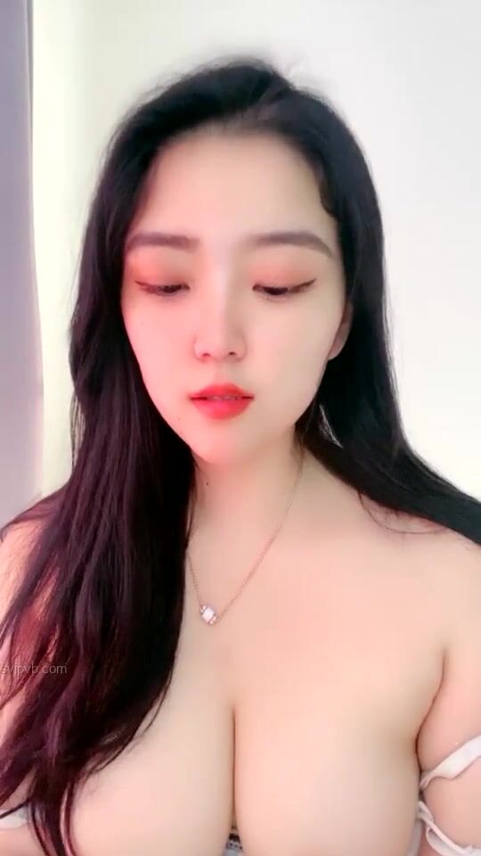 超美爆乳尤物这奶子真劲爆正点巨乳满屏都是白花花的嫩肉好想舔一舔.}