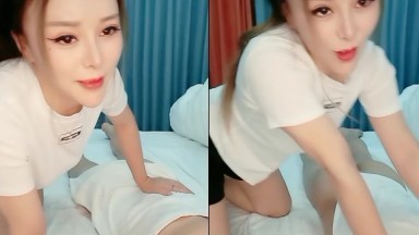 性感骚少妇露脸伺候大哥活好不粘人奶子上抹精油给大哥胸推按摩69口交大鸡巴好刺激样子好骚爆草内射.}