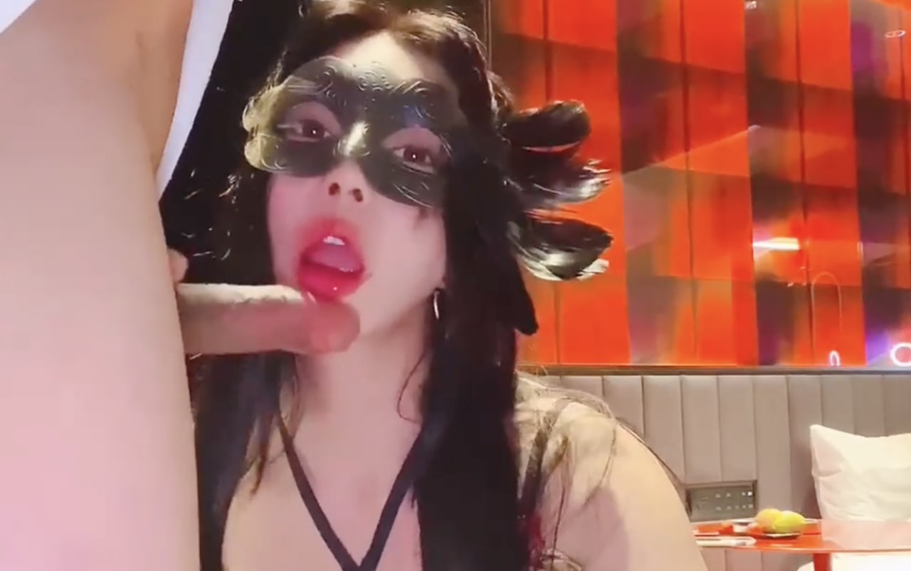 爱丝袜的Vivian姐_中国风内衣酒店内后入最后口爆的。}