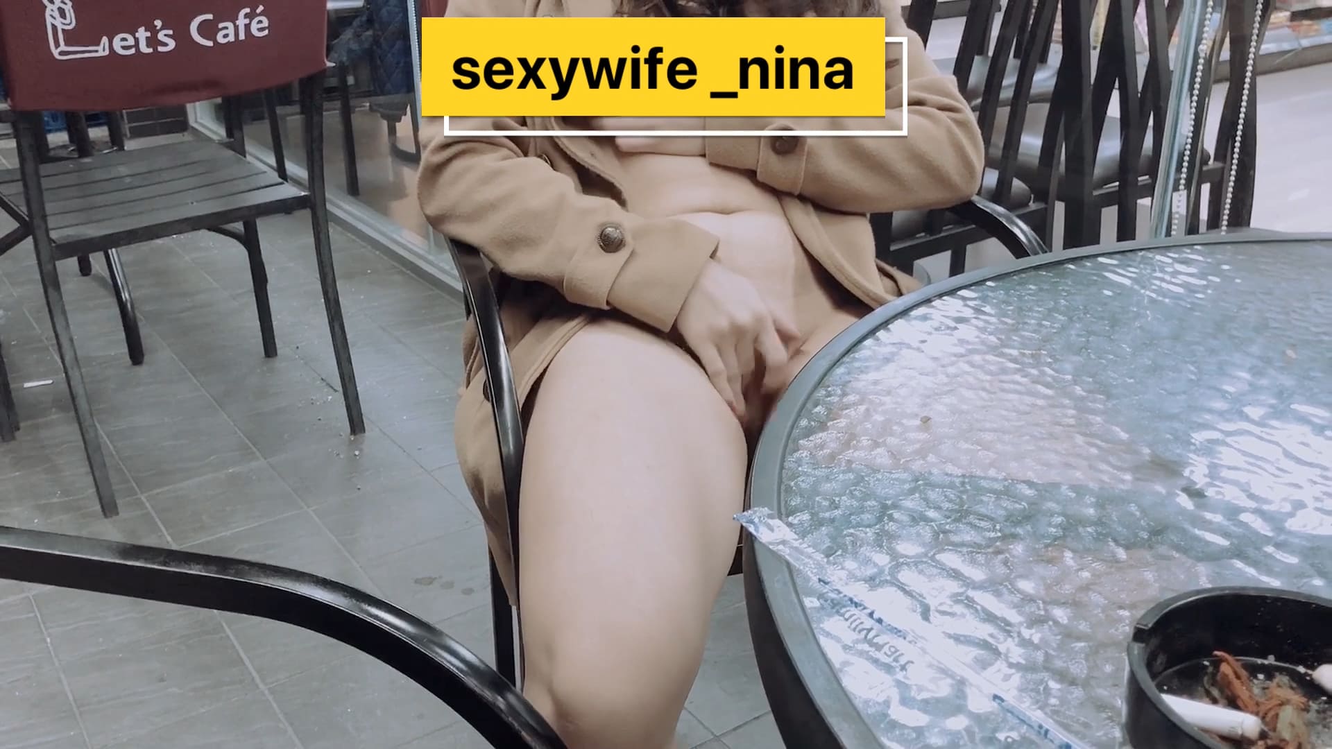 饱暖思淫欲，咖啡厅吃饱喝足扣扣逼的。}