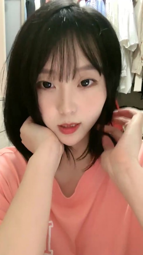 哈尔滨胖次：呦呵给哥哥比个心刷礼物啥都不看的就是好大哥白嫖的可是烂屁眼哈哈哈射到我嘴里好给你解解渴靠不要.}