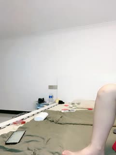 可爱萌小七这小姑娘真骚，全程露脸吃了性药跟两大哥激情啪啪，前面草嘴后面草逼多各种抽插，颜射道具玩逼1}