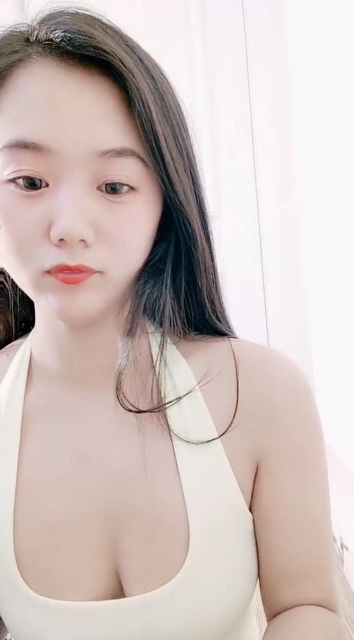 小背心丁字裤清秀新人小姐姐喜欢玩诱惑撩起衣服露奶子扭动揉搓拍打多毛骚穴掰穴特写小逼很紧致.}