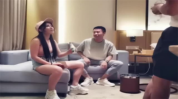 9总全国探花宝马女玩3P}