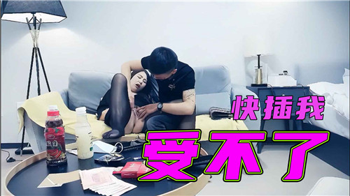 黑丝少妇被玩的受不了了直呼快插我}