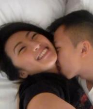 超可爱漂亮的小美女和男友在即亲密自拍漂亮的脸蛋诱人的奶子最后还说“干我”.}