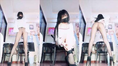 小美女长腿黑丝.}