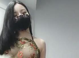 新人主播校花蓝兔子0504一多自慰大秀跳起扇子舞无毛湿穴诱人.}