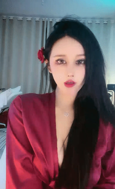 极品网红女神奶油来袭性感睡衣大红唇大肥臀特写掰穴无毛骚穴假屌骑乘}