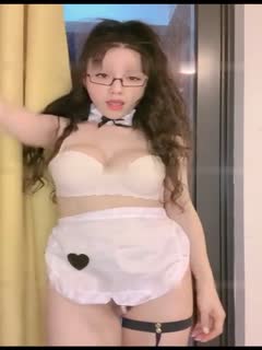 极品尤物爆乳御姐一头卷发黑框眼镜}