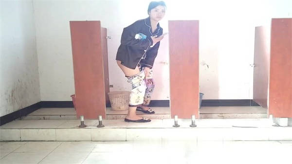 佼佼者全景厕拍1镜4位置4}