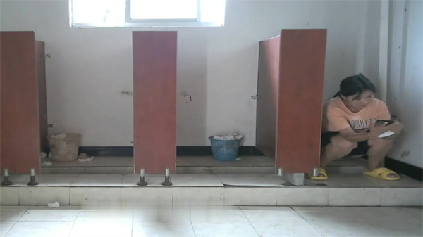 佼佼者全景厕拍1镜4位置6}