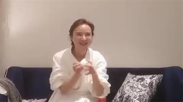 经典探花我是铁牛偷拍美女主角系列三先聊天在啪啪_}