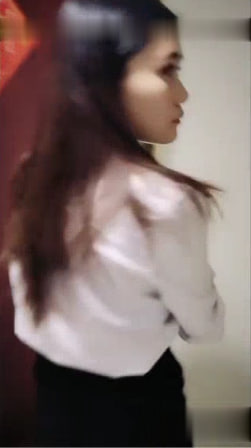 剧情演绎性感黑丝袜女老师被色学生跟踪回家最后还给上了}