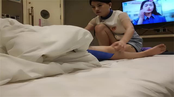 老哥精油推背勾搭极品超大G奶女技师}