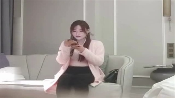 利哥探花小姐姐被大鸡巴抽插喊痛快受不了}