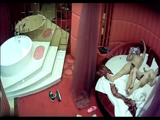 一对男女豪华浴缸房开房打炮}