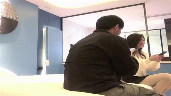 12.07小宝大神重庆精品约啪五大颜值校花-中长发黑裙_.}