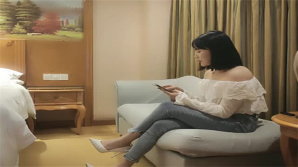 约炮漂亮的外围小姐姐}