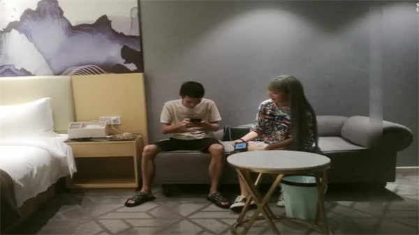 这双笔直大长腿看的流口水}