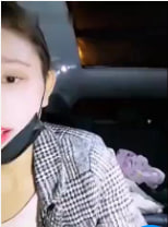 白皙美乳妹子喝多了有点High和司机在车上直接玩起来.}