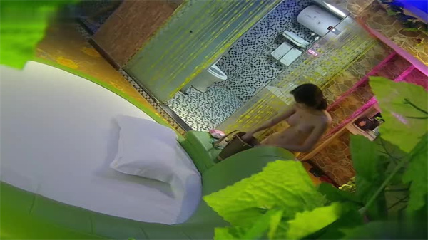 不良酒店盗录帅气小哥与气质苗条女友开房爱爱.}